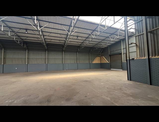 1,092M² WAREHOUSE TO LET IN SPARTAN